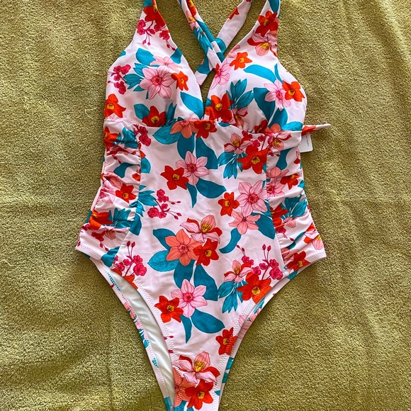 Floral Cupshe bathing suit - Picture 3 of 7